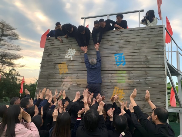 中山企业管理层团建培训｜胜利墙极限飞盘高阶拓展